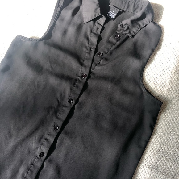 Collared Button Up Tank - Picture 2 of 2